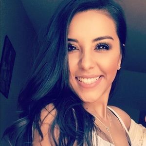 Meet your Posher, Monique